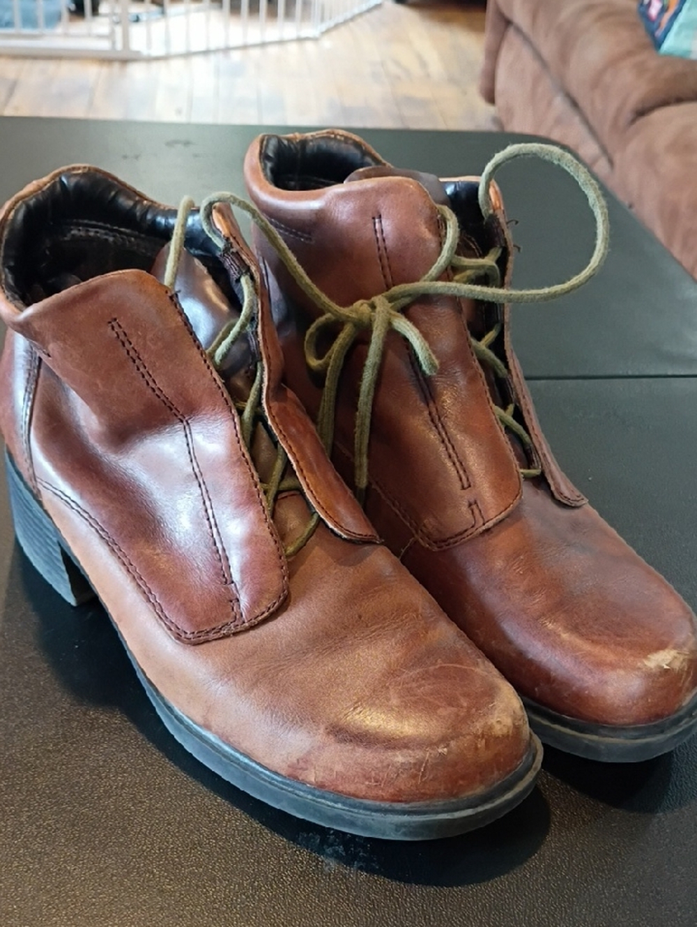 Women's Earth Shoe Leather Boot Size 9